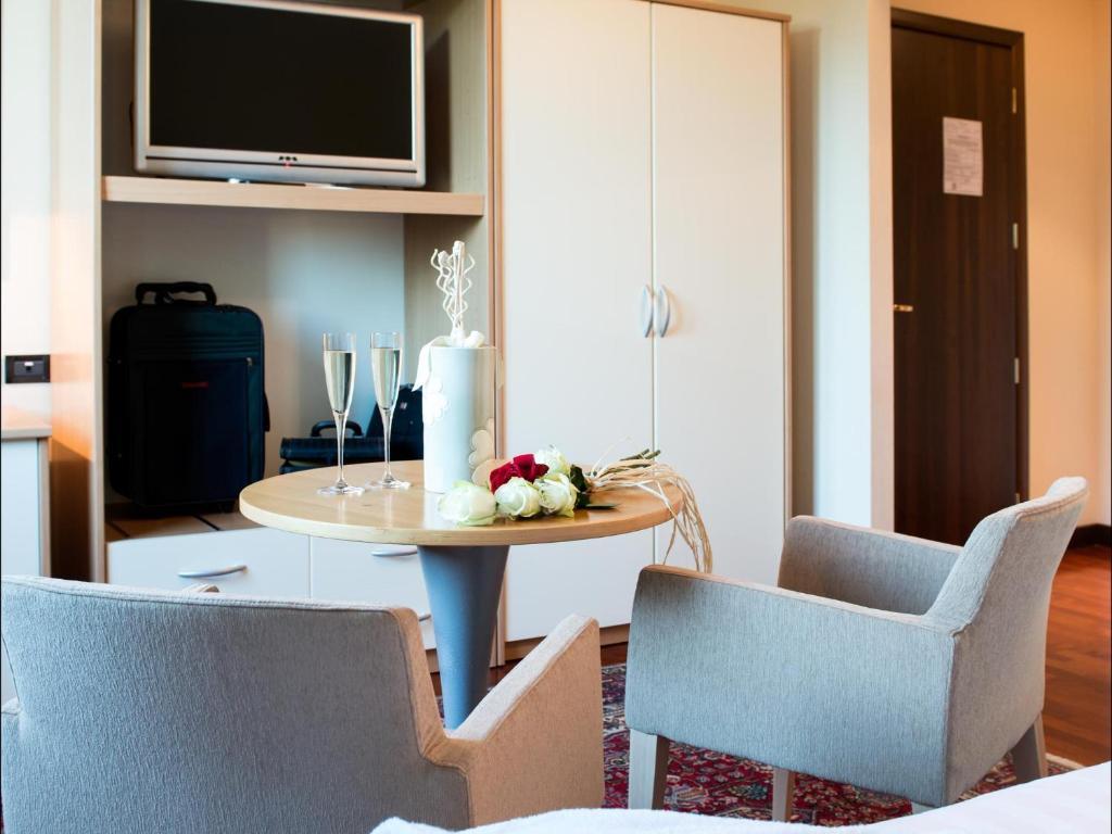 Hotel Torresi 포텐차 피체나 외부 사진