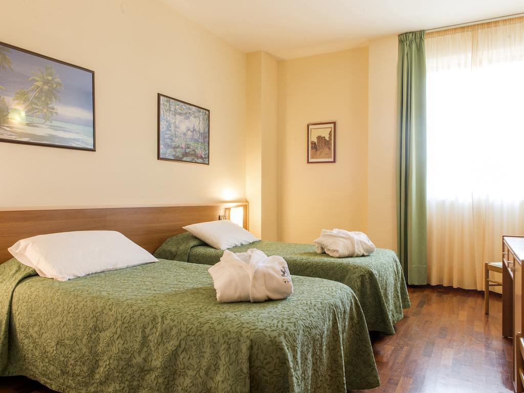 Hotel Torresi 포텐차 피체나 객실 사진