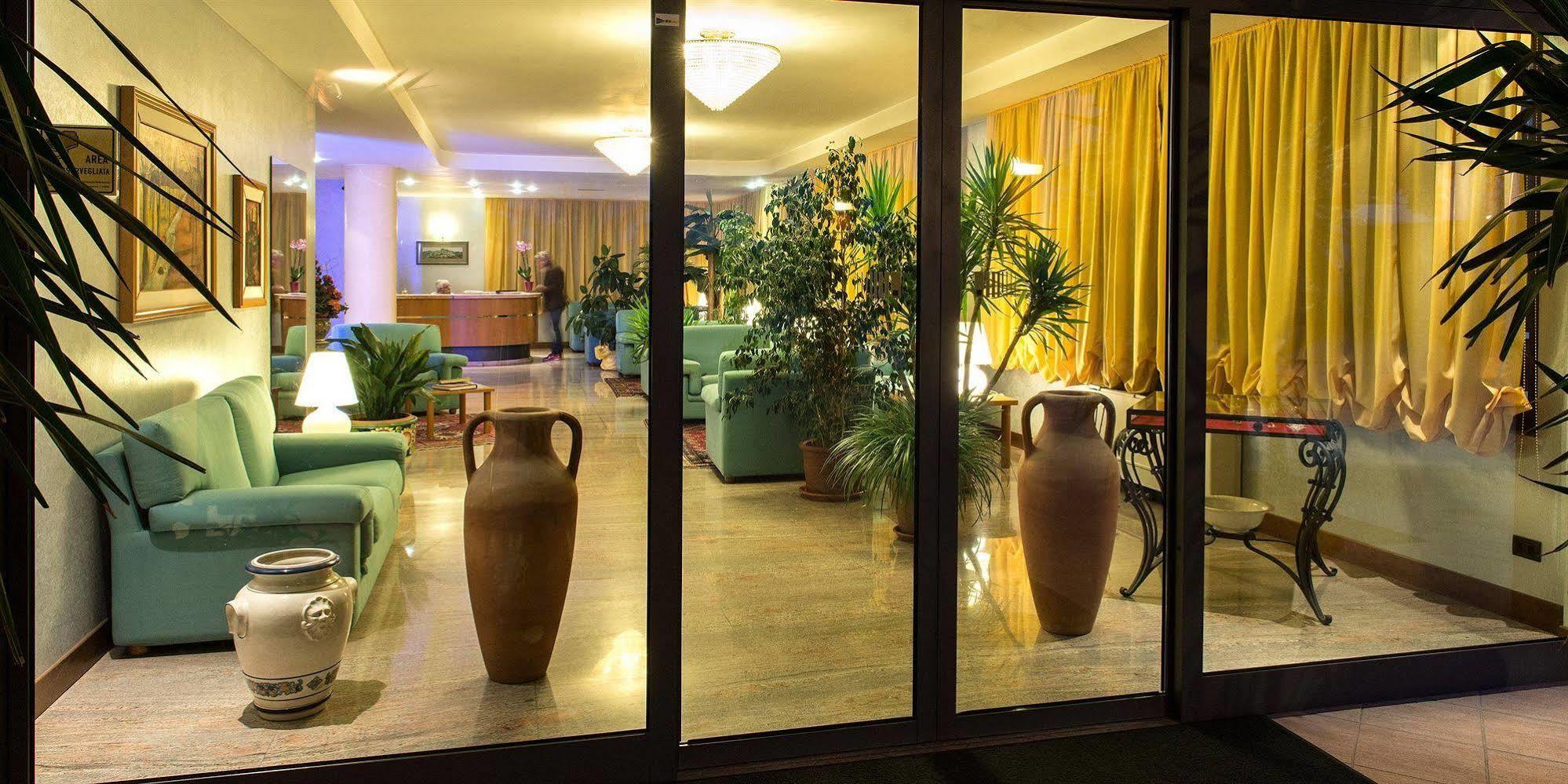 Hotel Torresi 포텐차 피체나 외부 사진